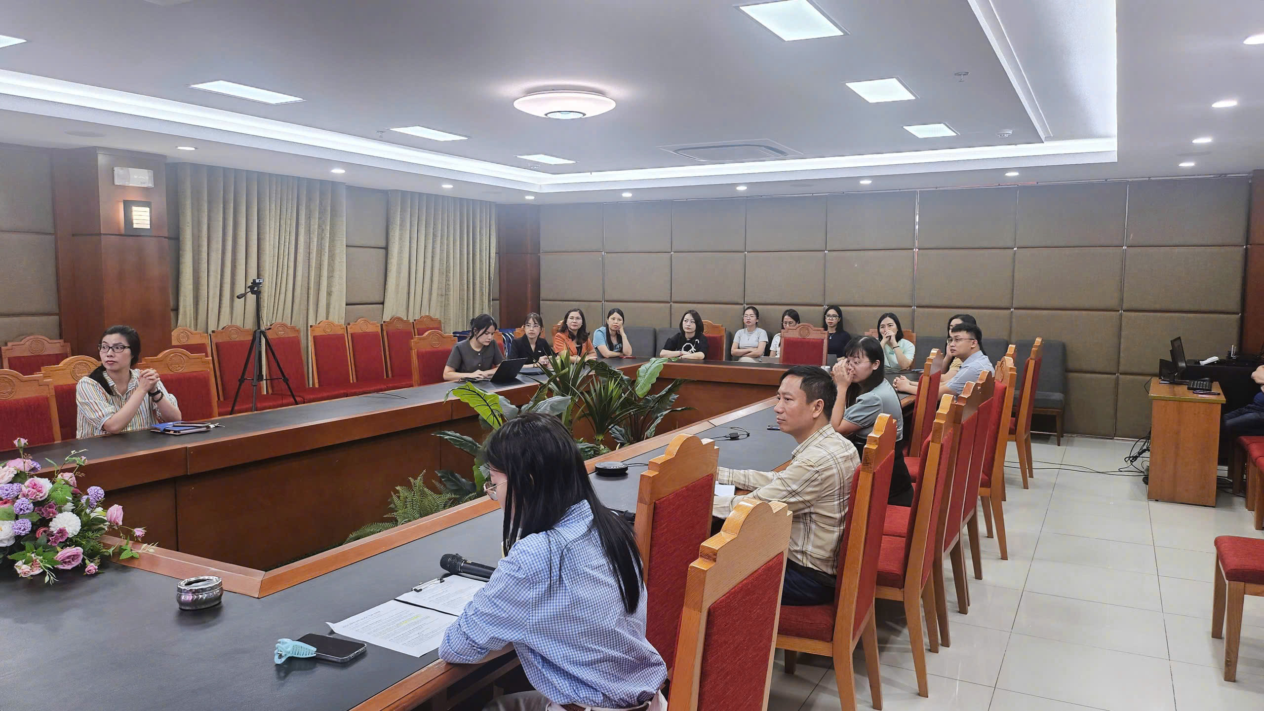 TỌA ĐÀM KHOA HỌC: "Kinh nghiệm Xuất bản Quốc tế từ Nhà Nghiên cứu Trẻ"