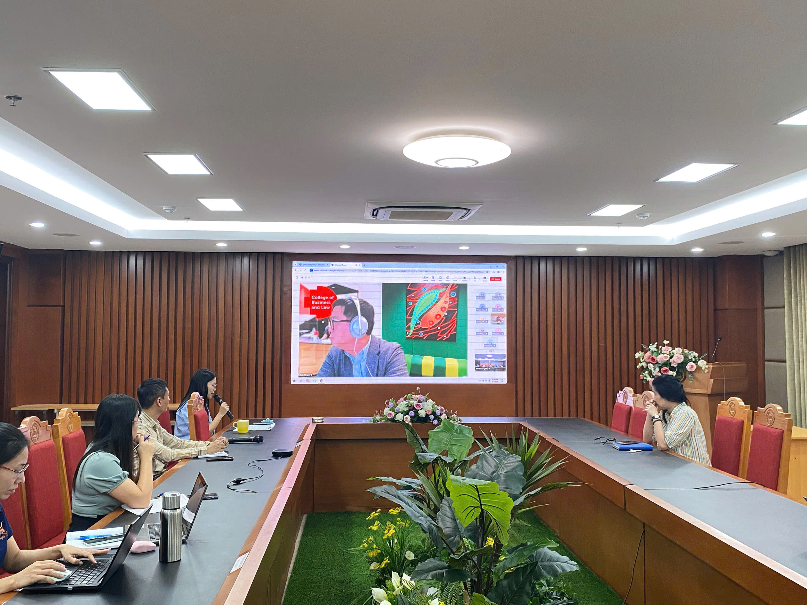 TỌA ĐÀM KHOA HỌC: "Kinh nghiệm Xuất bản Quốc tế từ Nhà Nghiên cứu Trẻ"