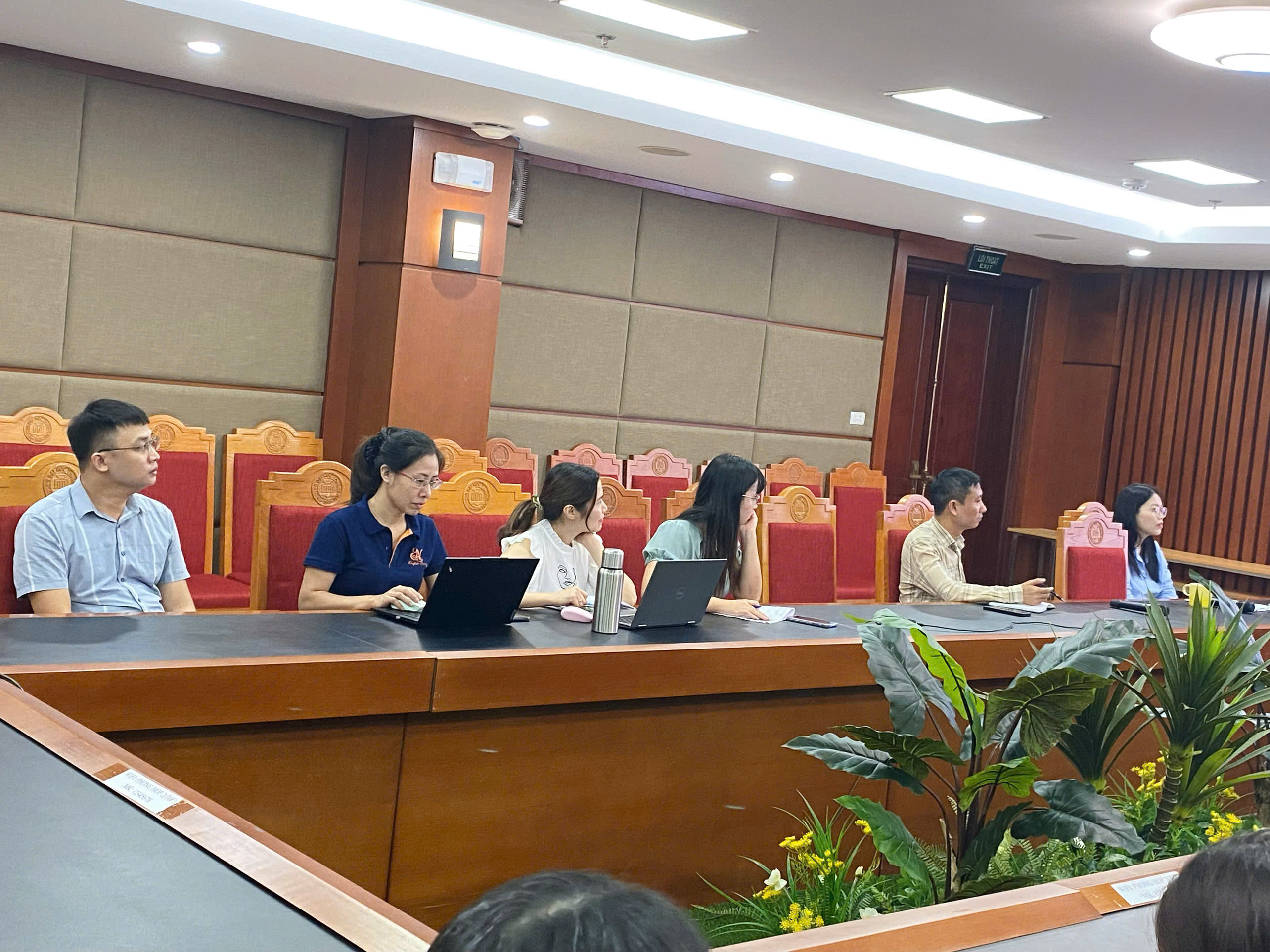 TỌA ĐÀM KHOA HỌC: "Kinh nghiệm Xuất bản Quốc tế từ Nhà Nghiên cứu Trẻ"