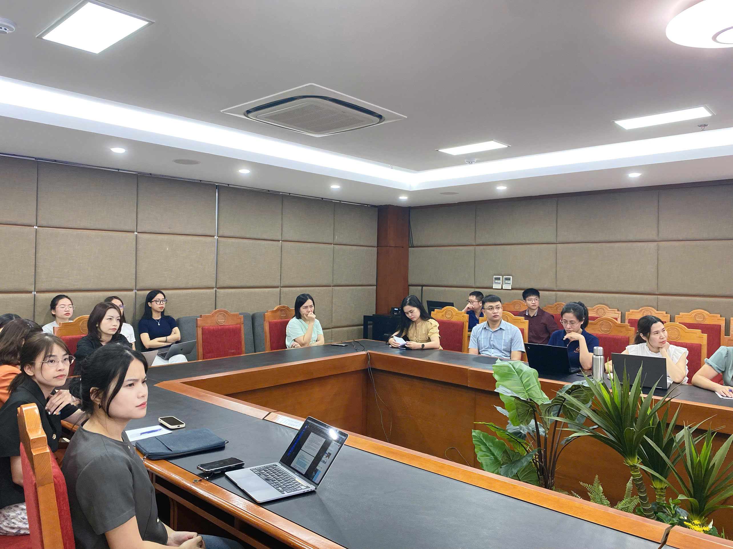 TỌA ĐÀM KHOA HỌC: "Kinh nghiệm Xuất bản Quốc tế từ Nhà Nghiên cứu Trẻ"